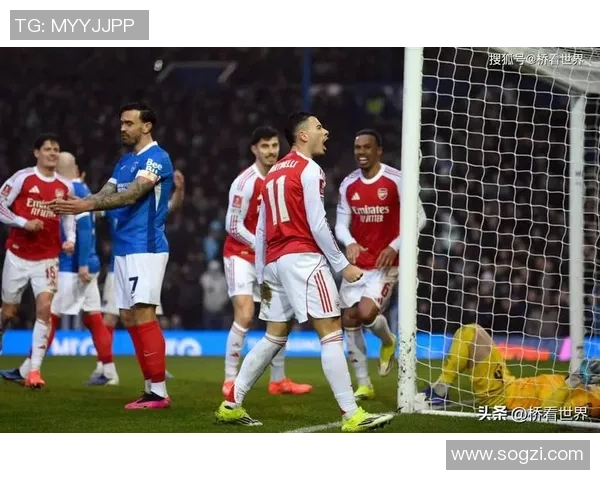 足总杯激战阿森纳凭借帽子戏法力克巴萨全场沸腾的精彩瞬间分析