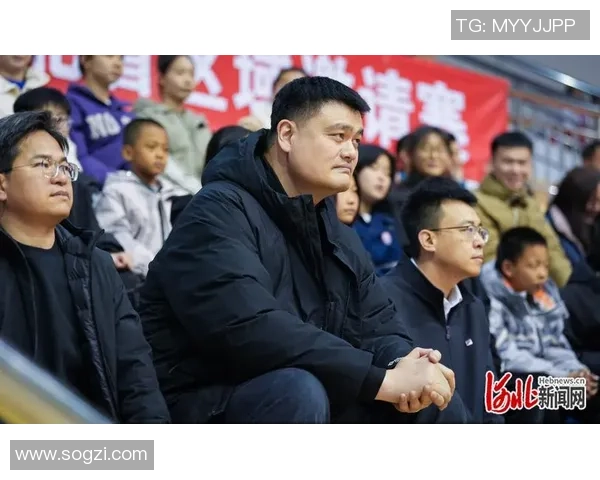 姚明血丝眼背后的故事与篮球生涯的艰辛历程