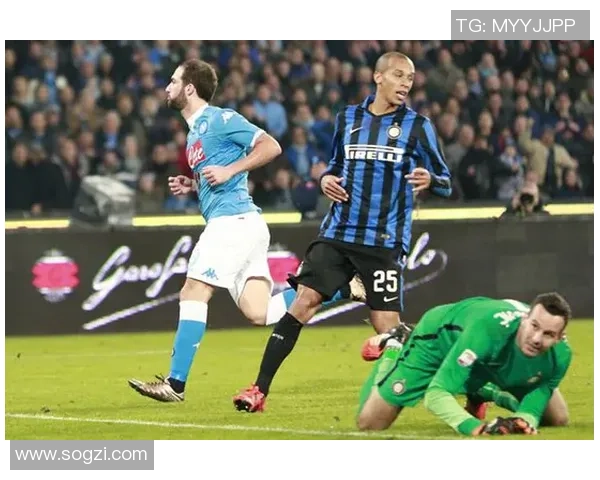 欧联杯精彩对决里昂小胜巴黎圣日耳曼帽子戏法引发争议判罚