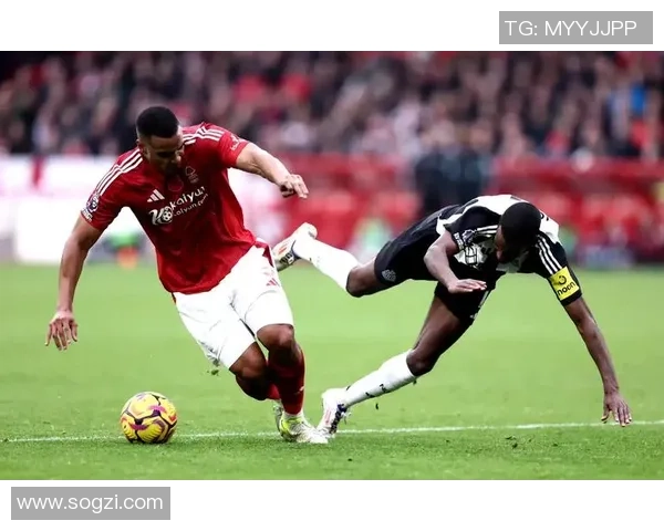 英超焦点战波尔图大胜曼联补时进球引发全场狂欢与转会传闻 英超焦点战波尔图大胜曼联补时进球引发全场狂欢与转会传闻