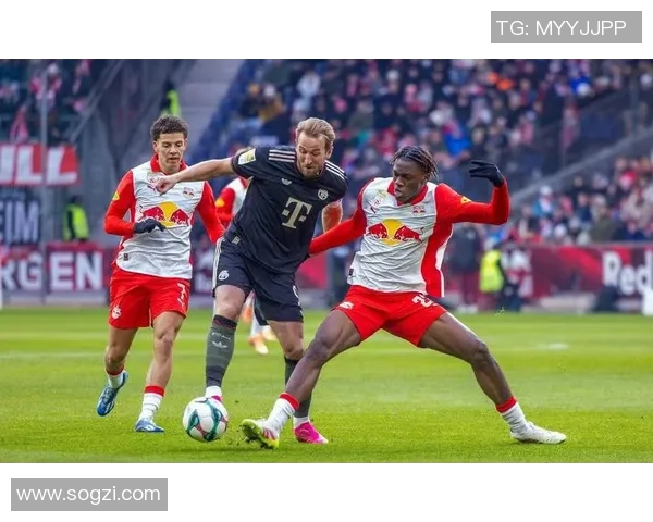 世界杯焦点战：拜仁与那不勒斯0比0平局乌龙球瞬间引发全场热议