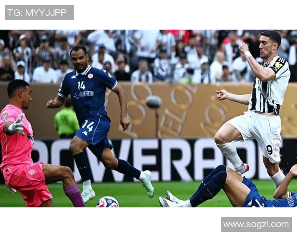 意甲激战尤文图斯逆转曼联红牌争议引发全场热议与战术分析 意甲激战尤文图斯逆转曼联红牌争议引发全场热议与战术分析