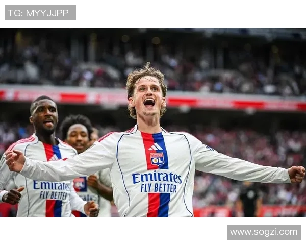 中超精彩对决里昂与利物浦激战成平补时进球引发全场狂欢 中超精彩对决里昂与利物浦激战成平补时进球引发全场狂欢